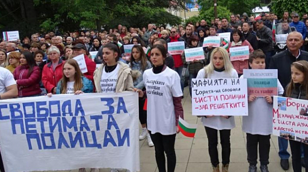 Благоевград с протест в защита на осъдените за смъртта на Чората полицаи