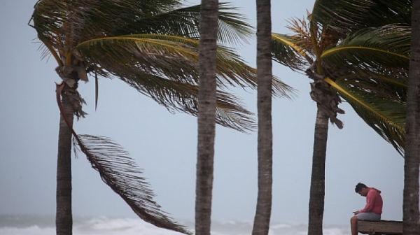 „Ирма” наближи Флорида и предизвика силни бури с торнадо