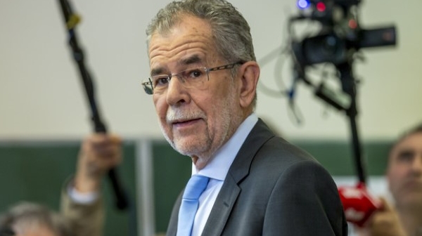 Австрийските консерватори и популисти обсъдиха бъдещия кабинет с президента