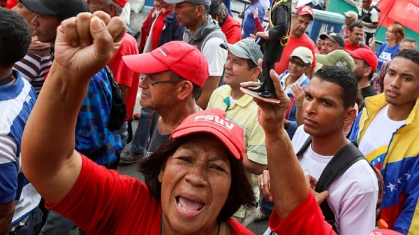 Симпатизанти на Мадуро нападнаха опозиционери в църква във Венецуела