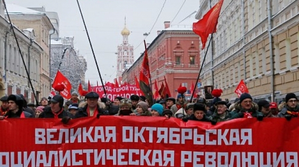 В Русия се отказаха да празнуват 100 години от залпа на Аврора