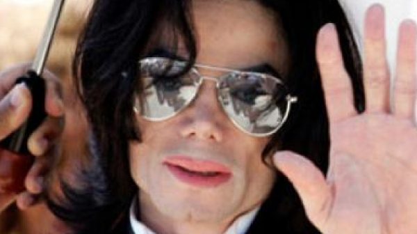 Радиостанции спират да пускат песни на Майкъл Джексън