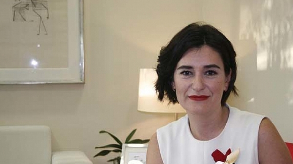 Испанският министър на здравеопазването подаде оставка след скандал с дипломата й