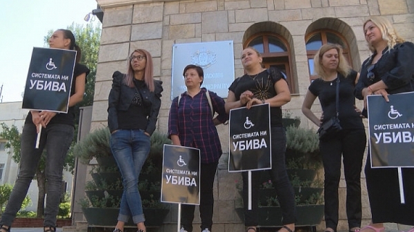 И майките на деца с увреждания от Враца и Хасково надигнаха глас
