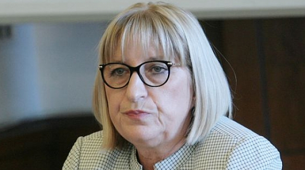 Цецка Цачева се отказа от депутатското си място