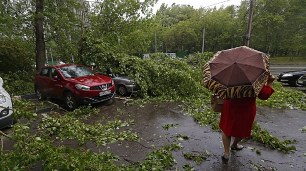 Евакуираха училище в Сопот заради ураганен вятър