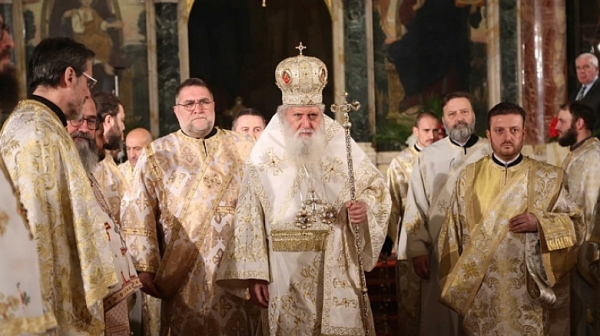 Патриарх Неофит: Мирът и благодатта на раждащия се Богомладенец да бъдат с вас