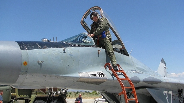 Скандал в армията: Бойните пилоти от ”Граф Игнатиево” отказаха да летят
