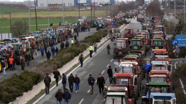 Гръцки фермери блокират границата с България