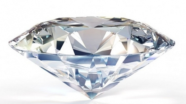 Близо милион платиха за диамантeн пръстен, купен за 10 лири