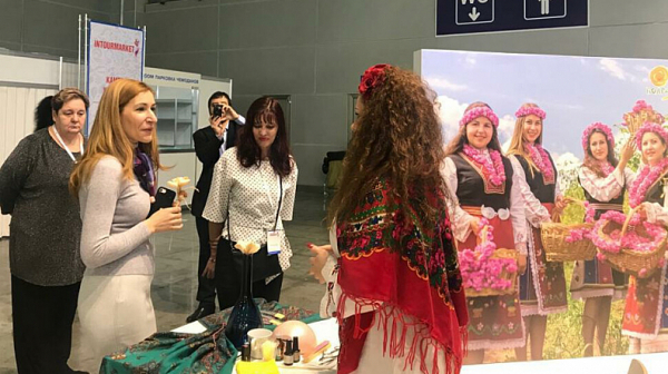След визитата на Медведев Ангелкова откри българския щанд на изложение в Москва