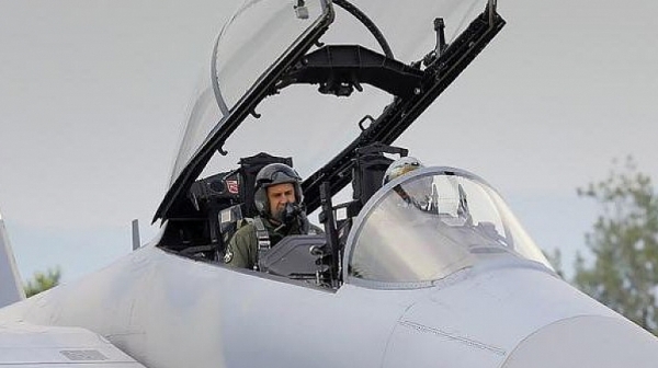Президентът Радев полетя с us-изтребител F-15C
