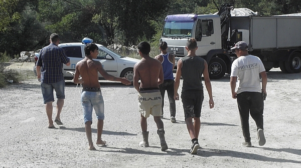 Полицията нахлу в гетото Горно езерово и арестува 12 мъже