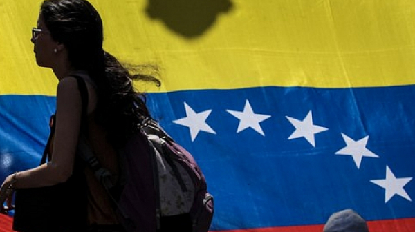 ЕС поиска избягване на външна военна намеса във Венецуела