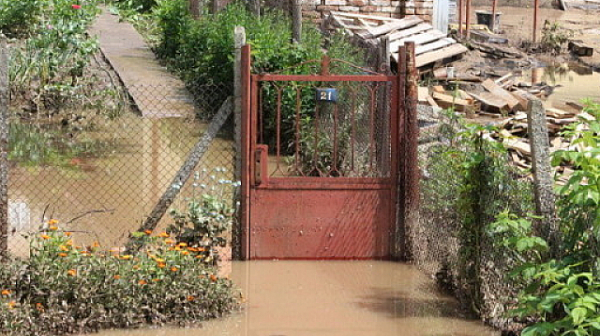 Села без ток и наводнения след порои в Източна България