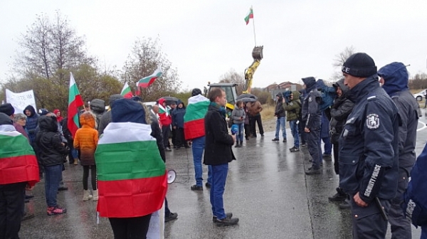 Протестиращи от Сопот затвориха Подбалканския път