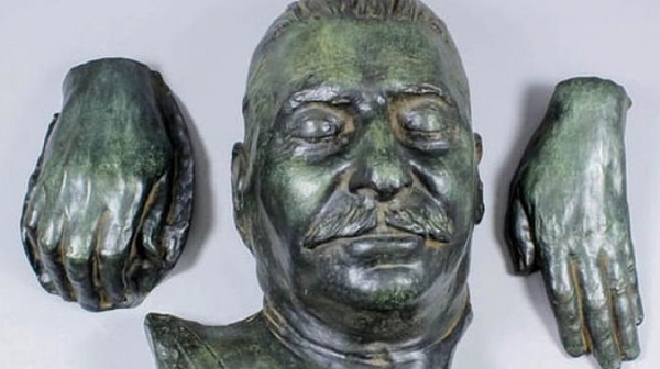 Посмъртната маска на Сталин се продаде за 17 хиляди долара