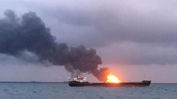 14 загинаха при пожара на двата кораба в Керченския проток