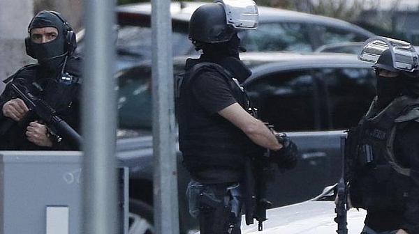 Убийство на млад мъж от полицай взриви Франция