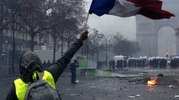 Погром в Париж след поредната нощ на протести /Видео/