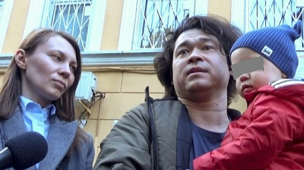 BBC: Руска двойка, заснета на протест, може да загуби детето си