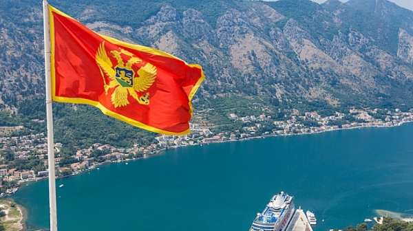 ​Черна гора въвежда глоби за хората, които не стават при изпълнение на химна
