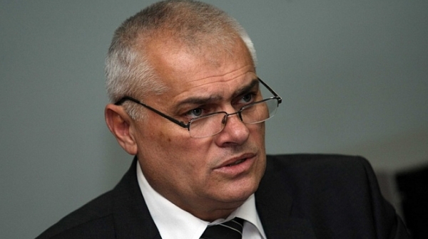 Вътрешният министър не може да изпълни заповедта на Борисов за полицай на всяка дупка