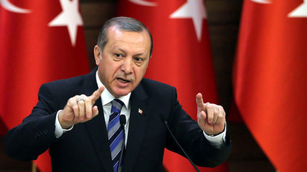 Ердоган пак ни плаши с бежанците