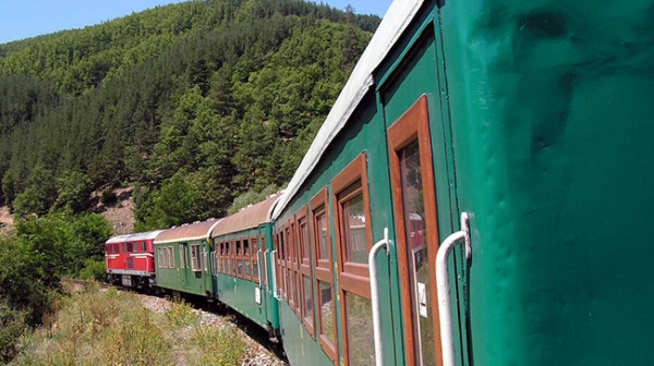 Ретро влак тръгна от Горна Оряховица за Трапезица