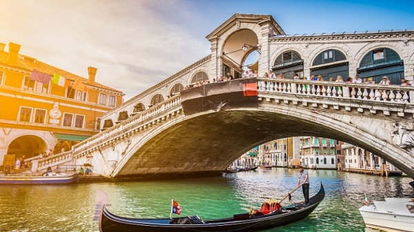 Венеция е изправена пред най-голямото наводнение от десетилетия насам