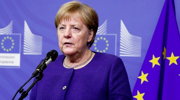 Болшинството германци смятат, че състоянието на Меркел е личен въпрос