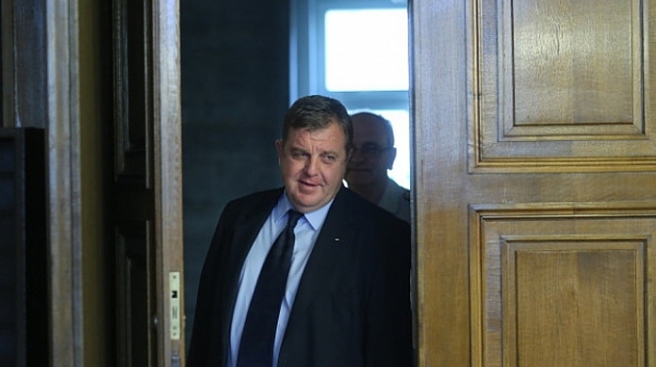 Каракачанов ”помогнал” на Симеонов да занесе оставката си на премиера