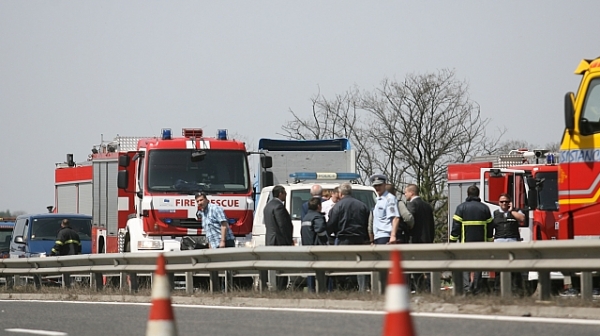 14 загинаха при жестока автобусна катастрофа в Скопие