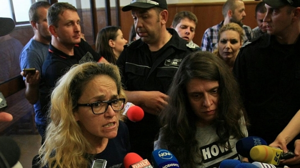 Фрог научи: Три месеца не дават на Биляна Петрова да си направи очила, не може да чете делото