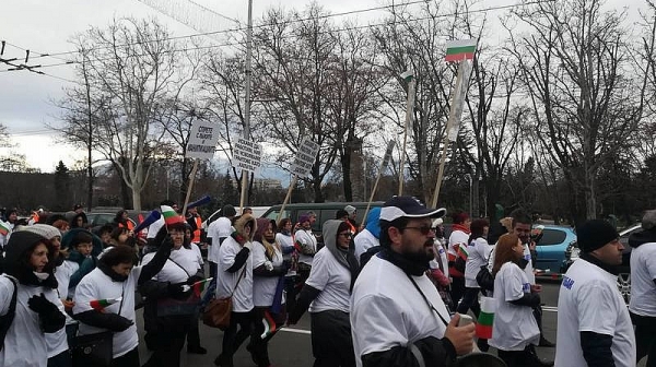 „Булгартабак” изкара работниците си на „спонтанен” и „масов” протест