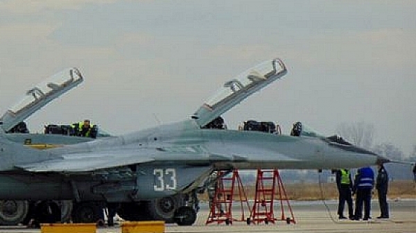 Фрогоко: Каракачанов дава още 81 млн. лв. на Русия за ремонт на МиГ-29