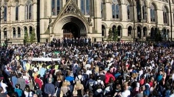 Почетоха паметта на жертвите в Манчестър