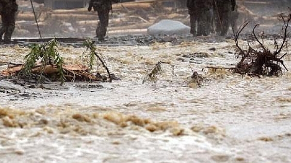 62 вече са жертвите на проливните дъждове в Япония