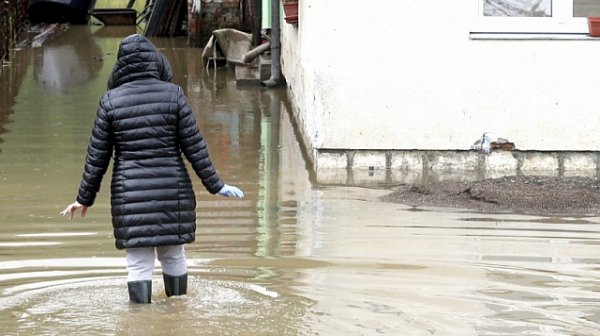 Бури и проливни дъждове причиниха наводнения в Босна