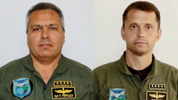 Един до друг ще погребат загиналите пилоти от авиобаза Крумово