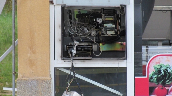 Крадци опитаха да оберат банкомат в София