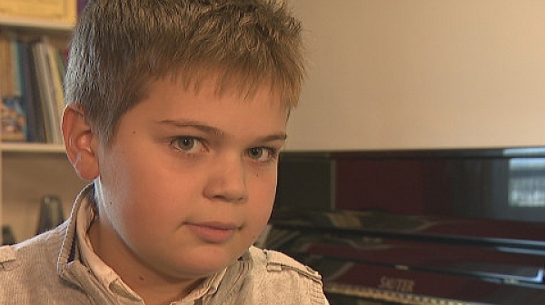 10-годишният Ивайло Василев е признат на конкурс в Москва за втори Моцарт