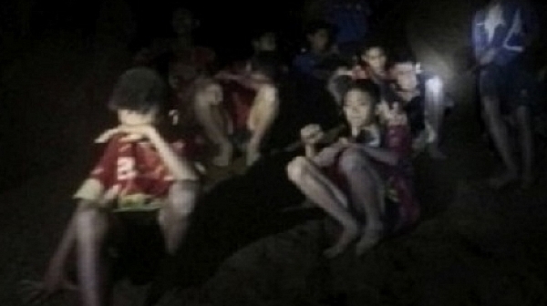 БГ-експерти за съдбата на заклещените в пещера в Тайланд деца