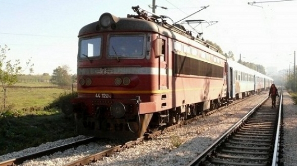 Аварира локомотивът на бързия влак София-Кулата