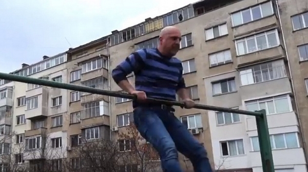 Светльо Витков предизвика Каракачанов като Радев да се врътне на лоста