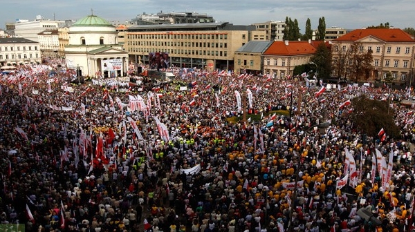 Хиляди поляци протестираха пак срещу съдебната реформа