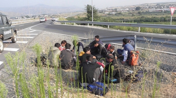 Кюрди превеждат бежанци през България срещу 2000 евро