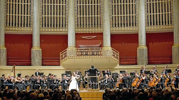 Специалната коледна програма на АРТ БГ стартира с бляскав концерт на Vienna Classic Orchestra в НДК!