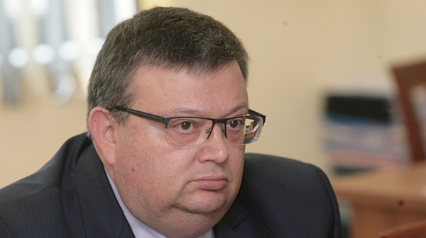 Цацаров поиска свобода за полицаите, осъдени за смъртта на Чората