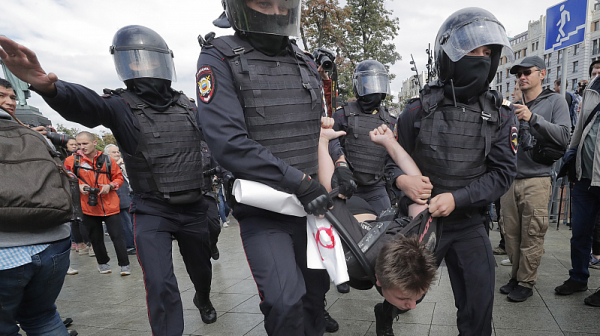 Сериозни размирици в Москва,  руската полиция е задържала 600 души